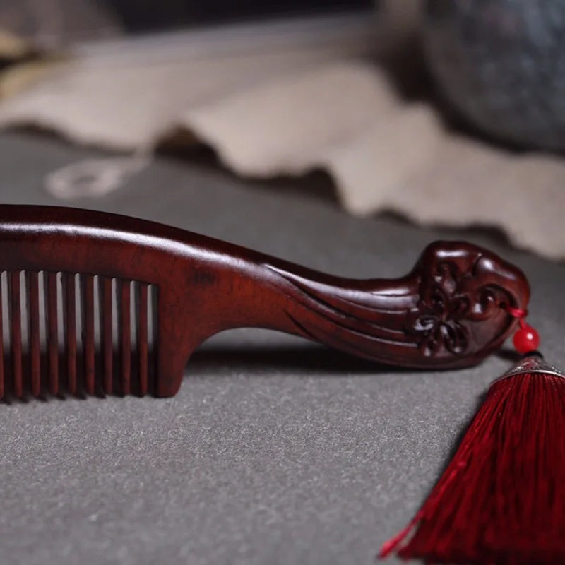 Rosewood antique carved wooden comb hand-polished wooden crafts wooden massage comb to give his girlfriend a gift.